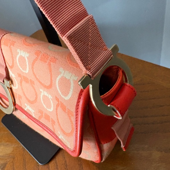 Salvatore Ferragamo Gancini Shoulder Bag NWT and COA - Picture 4 of 10